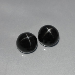 カラットの天然黒スターダイオプサイド（6.90 mm・ラウンドカット）