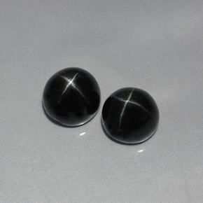 カラットの天然黒スターダイオプサイド（6.90 mm・ラウンドカット）