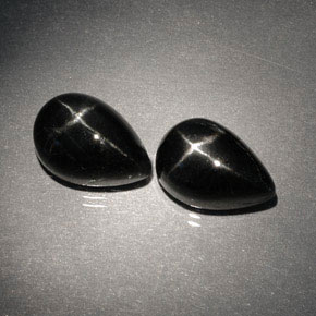 カラットの天然黒スターダイオプサイド（10.1×7 mm・洋梨の形）