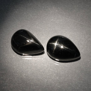 カラットの天然黒スターダイオプサイド（10.1×7.1 mm・洋梨の形）