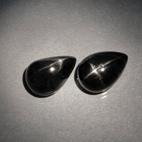 カラットの天然黒スターダイオプサイド（10.1×7.1 mm・洋梨の形）