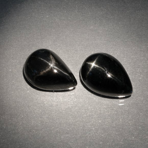 カラットの天然黒スターダイオプサイド（10.1×7.1 mm・洋梨の形）