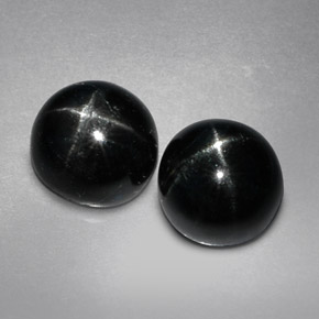 カラットの天然黒スターダイオプサイド（6.98 mm・ラウンドカット）