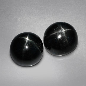 カラットの天然黒スターダイオプサイド（6.98 mm・ラウンドカット）