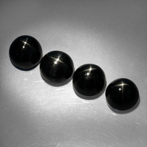 カラットの天然黒スターダイオプサイド（7.07 mm・ラウンドカット）