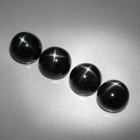 カラットの天然黒スターダイオプサイド（7.15 mm・ラウンドカット）