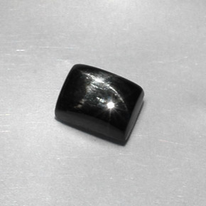 1.82カラットの天然黒スターダイオプサイド（7.1×5.2 mm・バゲット）