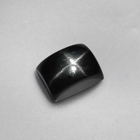 1.94カラットの天然黒スターダイオプサイド（7.1×5.2 mm・バゲット）