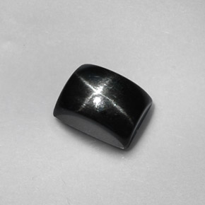1.94カラットの天然黒スターダイオプサイド（7.1×5.2 mm・バゲット）