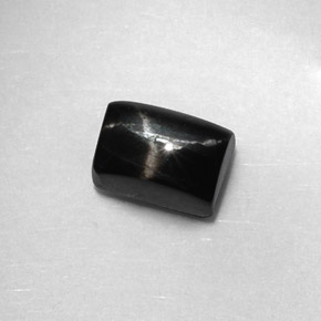 1.89カラットの天然黒スターダイオプサイド（7×5.1 mm・バゲット）