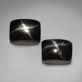 カラットの天然黒スターダイオプサイド（8.1×6.2 mm・バゲット）