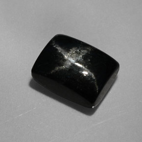 2.92カラットの天然黒スターダイオプサイド（8.1×6.1 mm・バゲット）