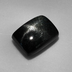1.87カラットの天然黒スターダイオプサイド（7.9×5.8 mm・バゲット）