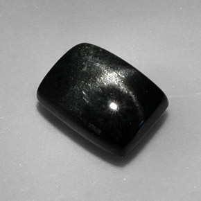 1.87カラットの天然黒スターダイオプサイド（7.9×5.8 mm・バゲット）