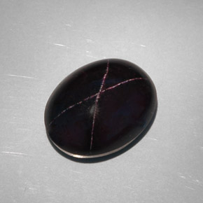 28.81カラットの天然赤みがかった黒スターガーネット（18.8×14.6 mm・オーバルカット）