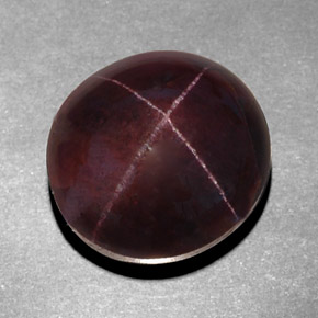 18.95カラットの天然ブラック＆レッドスターガーネット（14.5×13.6 mm・オーバルカット）