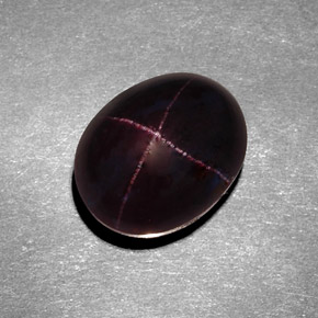 11.14カラットの天然ブラック＆レッドスターガーネット（12.5×10 mm・オーバルカット）