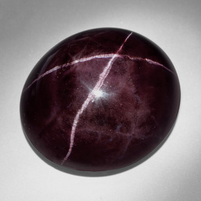 159.09カラットの天然ダークレッドスターガーネット（32.3×29.1 mm・オーバルカット）