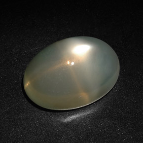 27.77カラットの天然クリームスタームーンストーン（22.1×15.5 mm・透明）