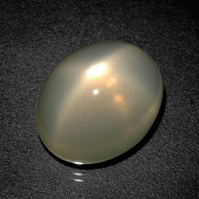 12.93カラットの天然グリーンスタームーンストーン（15.4×12.5 mm・透明）