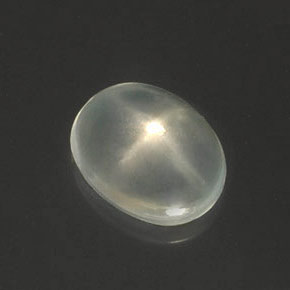 2.93カラットの天然ホワイトスタームーンストーン（10.7×8.4 mm・オーバルカット）