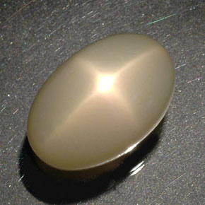 34.17カラットの天然クリームスタームーンストーン（21.5×14.2 mm・透明）