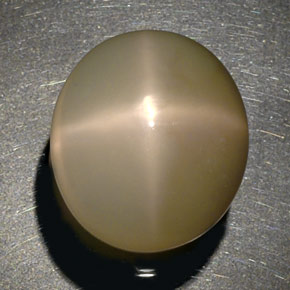 34.77カラットの天然クリームスタームーンストーン（20.7×18.3 mm・透明）