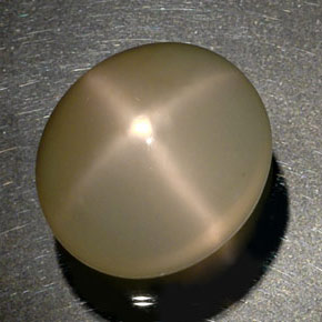 34.77カラットの天然クリームスタームーンストーン（20.7×18.3 mm・透明）