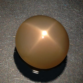 26.52カラットの天然クリームピーチスタームーンストーン（17.9×17.1 mm・透明）