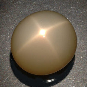 87.90カラットの天然クリームスタームーンストーン（25.6×24 mm・透明）