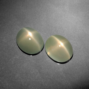 カラットの天然ライトグリーンスタームーンストーン（10.9×9.2 mm・透明）