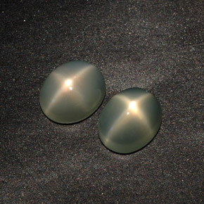 カラットの天然ライトグリーンスタームーンストーン（11.1×9.2 mm・透明）