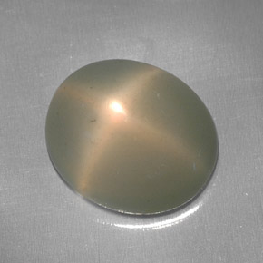 5.95カラットの天然クリームスタームーンストーン（12×10.2 mm・透明）