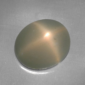 5.95カラットの天然クリームスタームーンストーン（12×10.2 mm・透明）