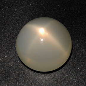 12.96カラットの天然オレンジクリームスタームーンストーン（14.21 mm・透明）