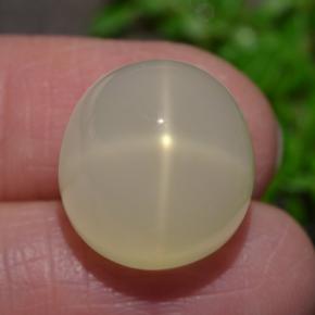 15.93カラットの天然オレンジクリームスタームーンストーン（14.2×13.4 mm・オーバルカット）