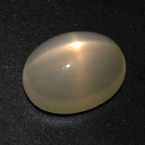 10.01カラットの天然オレンジクリームスタームーンストーン（15.8×12.3 mm・オーバルカット）