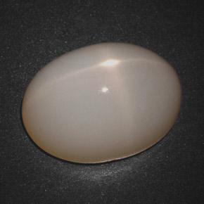 18.30カラットの天然クリームスタームーンストーン（19×14.3 mm・オーバルカット）
