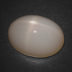 18.30カラットの天然クリームスタームーンストーン（19×14.3 mm・オーバルカット）