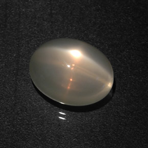 7.22カラットの天然オレンジクリームスタームーンストーン（12.9×9.8 mm・オーバルカット）