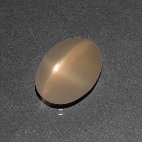 7.09カラットの天然オレンジクリームスタームーンストーン（15.1×11.1 mm・透明）