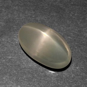 9.37カラットの天然クリームスタームーンストーン（16×9 mm・透明）