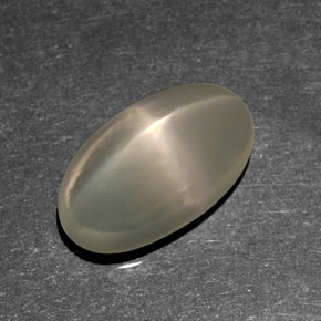 9.37カラットの天然クリームスタームーンストーン（16×9 mm・透明）