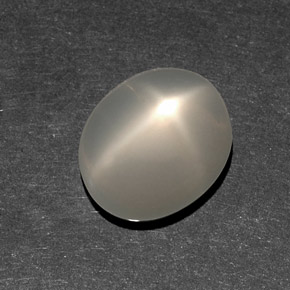 6.82カラットの天然ホワイトスタームーンストーン（13.5×11.2 mm・透明）