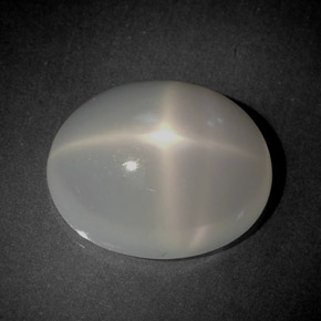 5.60カラットの天然ホワイトスタームーンストーン（12.9×10.5 mm・透明）