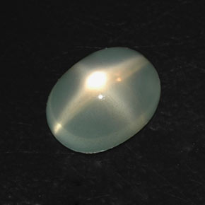 3.27カラットの天然ライトグリーンスタームーンストーン（10.5×7.9 mm・透明）