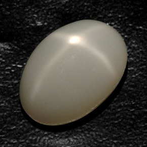 17.76カラットの天然クリームスタームーンストーン（18×12.3 mm・透明）