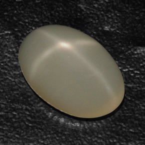 10.93カラットの天然クリームスタームーンストーン（17.7×12 mm・透明）