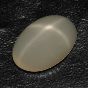 10.93カラットの天然クリームスタームーンストーン（17.7×12 mm・透明）