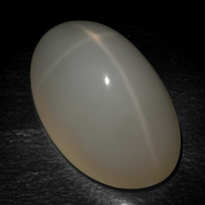 18.99カラットの天然ミルキーホワイトスタームーンストーン（21.1×13.2 mm・オーバルカット）